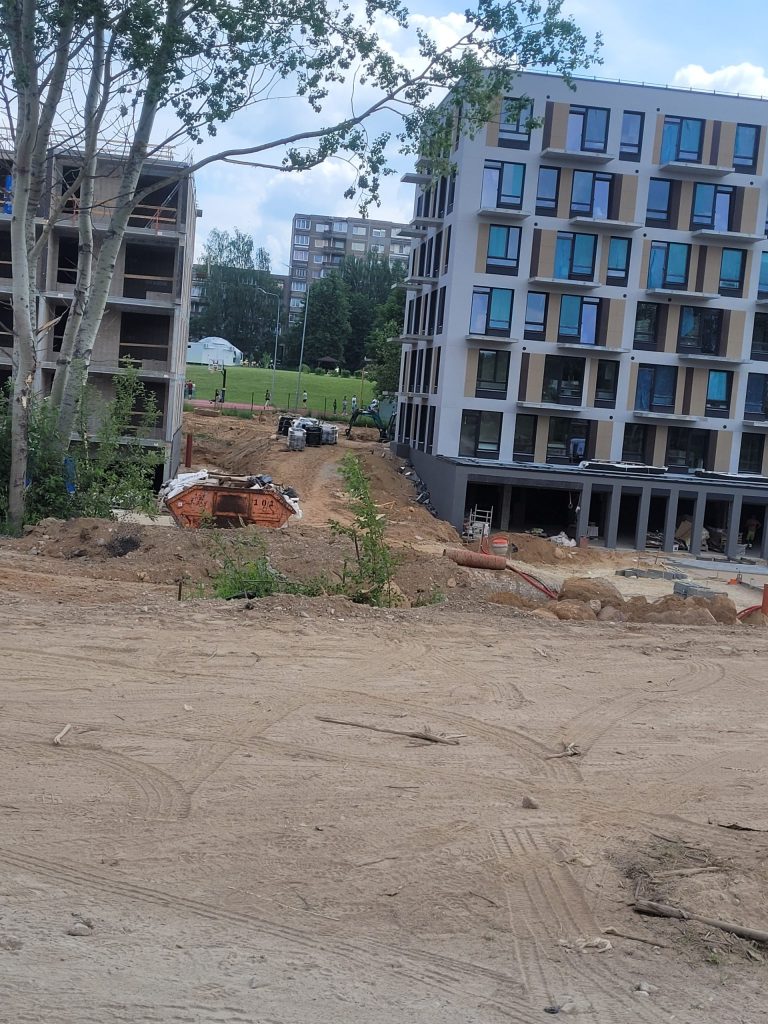 Atraminė siena naujame daugiabučių kvartale – nuotrauka 2