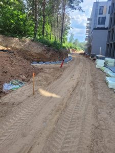 Atraminė siena naujame daugiabučių kvartale – nuotrauka 3