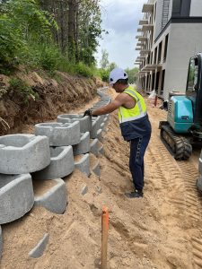 Atraminė siena naujame daugiabučių kvartale – nuotrauka 12