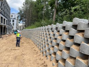 Atraminė siena naujame daugiabučių kvartale – nuotrauka 13