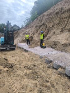Ilgas smėlio šlaito sutvirtinimas su geotinkleliu – nuotrauka 7