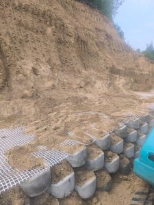 Ilgas smėlio šlaito sutvirtinimas su geotinkleliu – nuotrauka 10