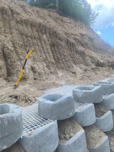 Ilgas smėlio šlaito sutvirtinimas su geotinkleliu – nuotrauka 12